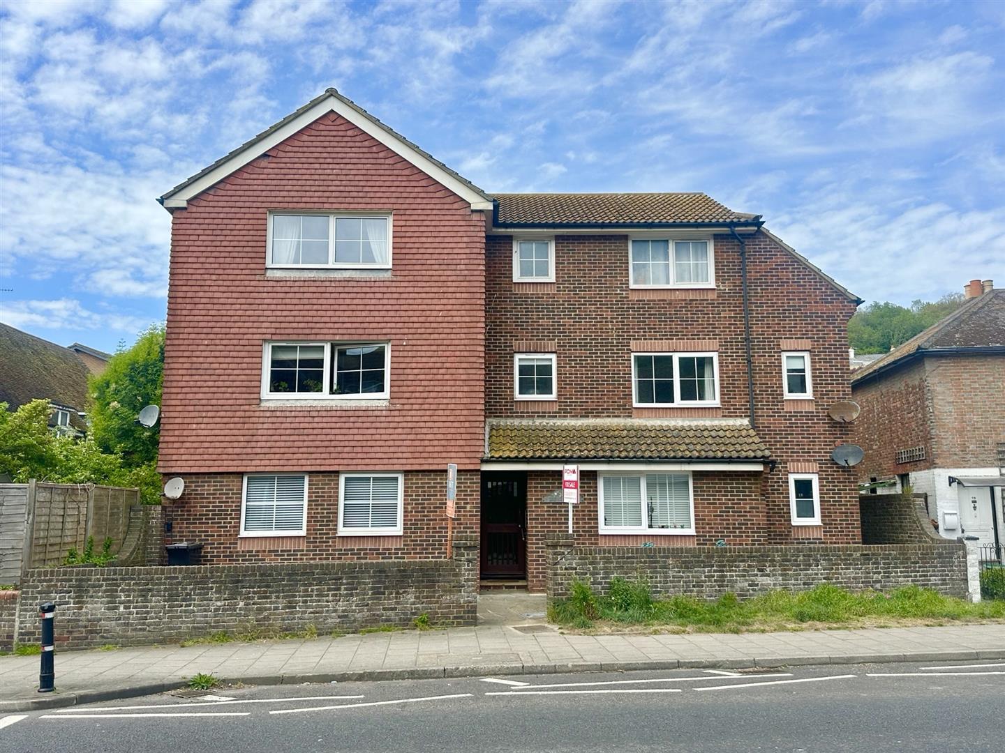 2 bed property in The Bourne, Hastings